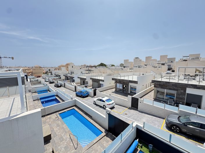 Image No.37-4 Bed Property for sale