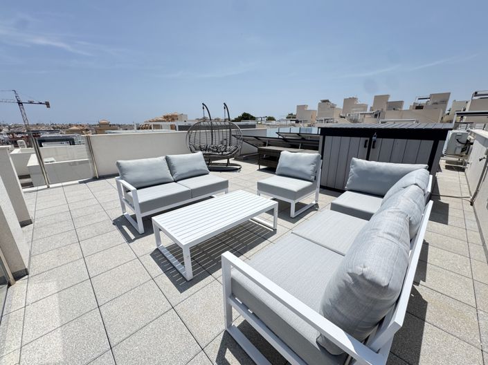 Image No.4-4 Bed Property for sale