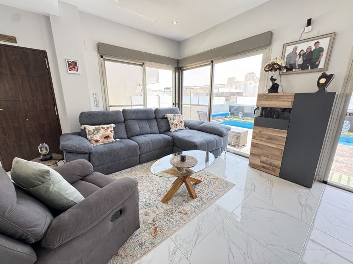 Image No.6-4 Bed Property for sale