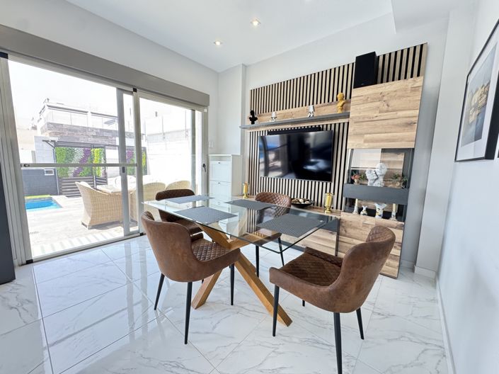 Image No.7-4 Bed Property for sale