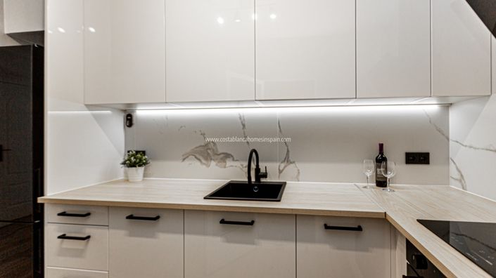 Image No.14-3 Bed Townhouse for sale