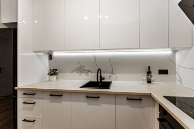 o1is8mshps1n9b8fod4lhel1ro042