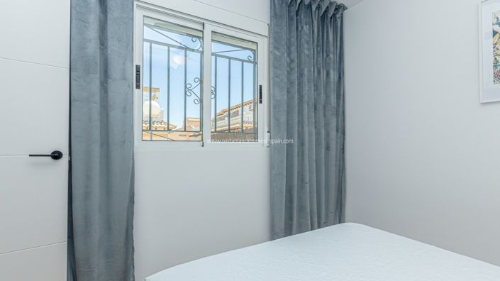 Image No.17-3 Bed Townhouse for sale