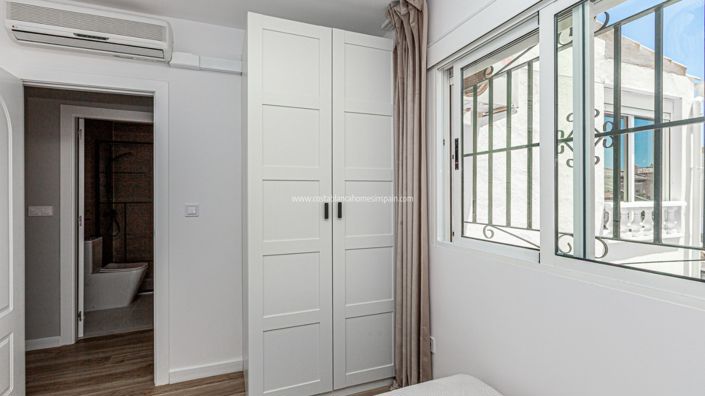 Image No.27-3 Bed Townhouse for sale