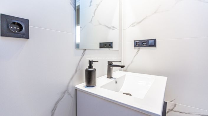 Image No.31-3 Bed Townhouse for sale