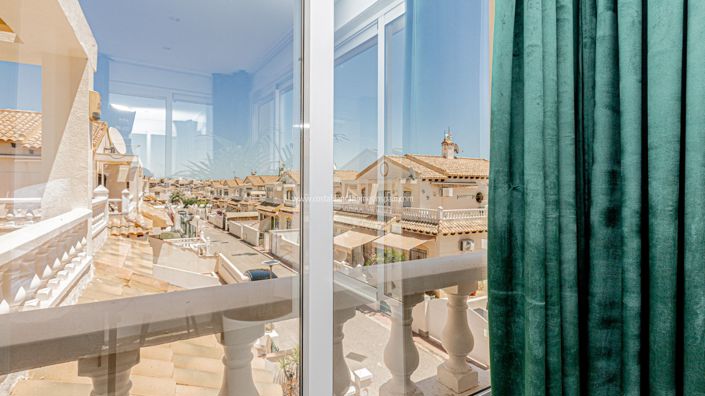 Image No.35-3 Bed Townhouse for sale