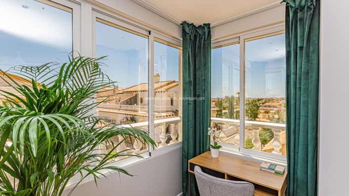 Image No.36-3 Bed Townhouse for sale