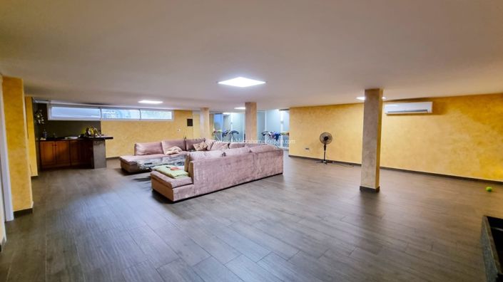 Image No.11-5 Bed Property for sale