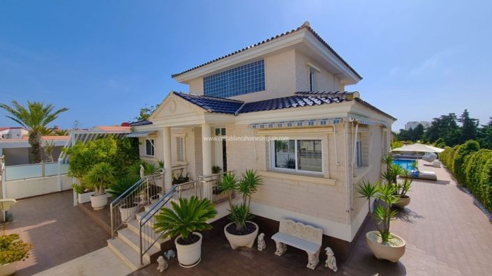 Image No.2-5 Bed Property for sale