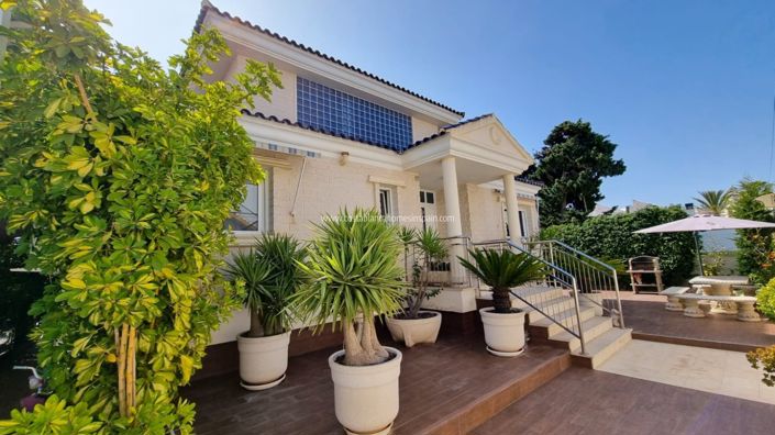 Image No.20-5 Bed Property for sale