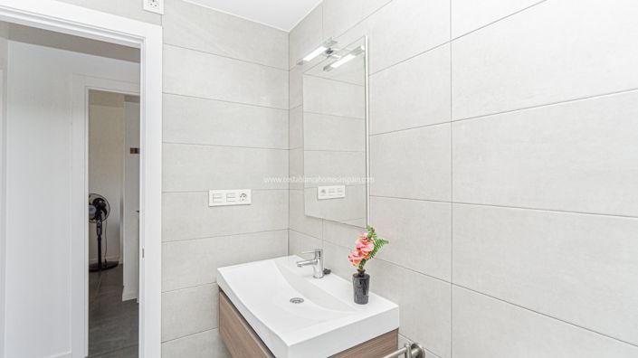 Image No.29-2 Bed Apartment for sale