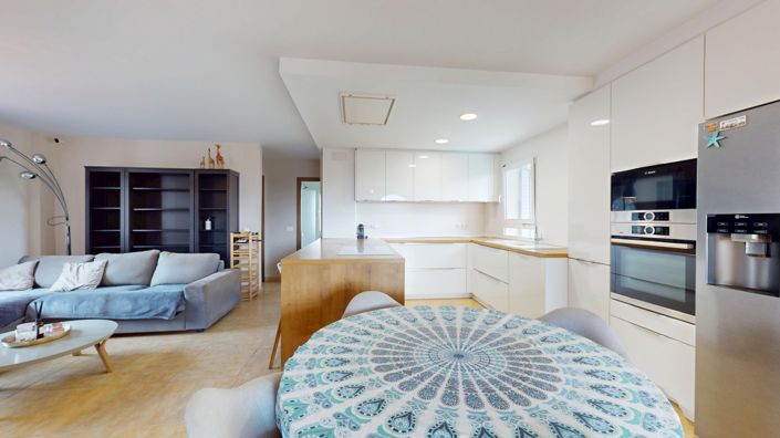 Image No.9-5 Bed Property for sale