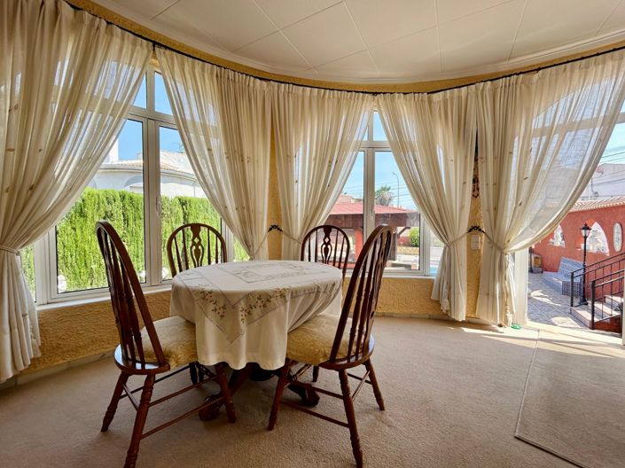 Image No.10-3 Bed Property for sale