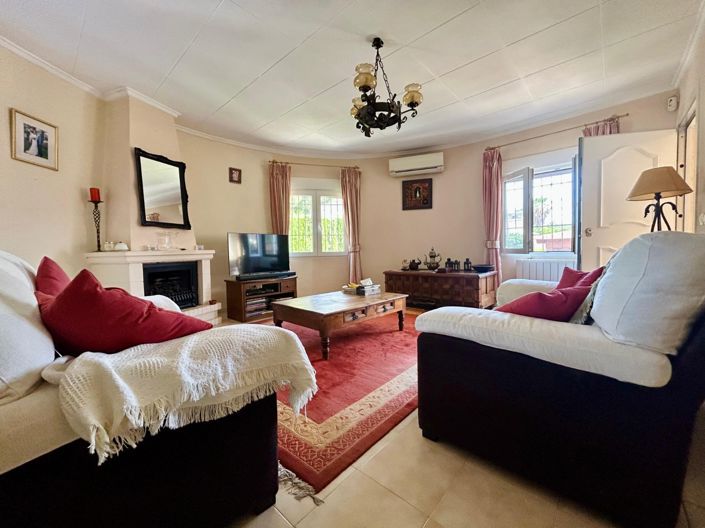 Image No.17-3 Bed Property for sale