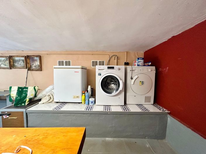 Image No.50-3 Bed Property for sale