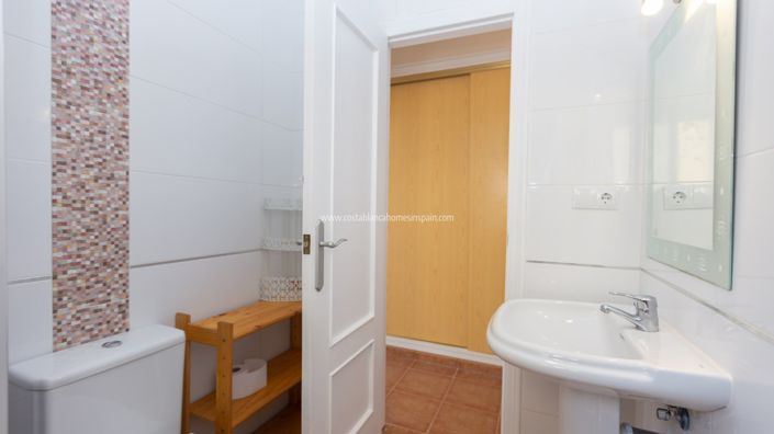 Image No.19-3 Bed Townhouse for sale