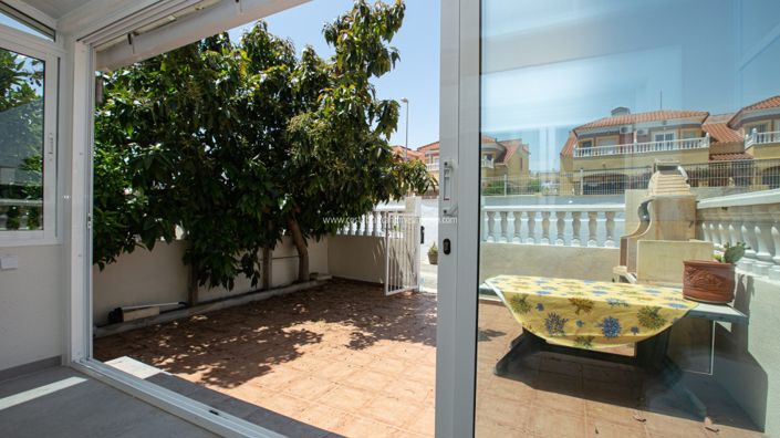 Image No.8-3 Bed Townhouse for sale