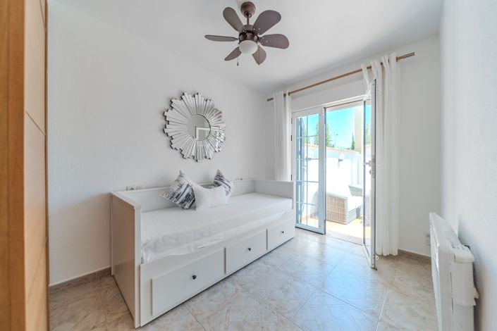 Image No.22-3 Bed Property for sale