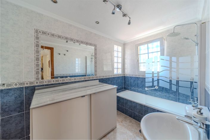 Image No.22-3 Bed Property for sale