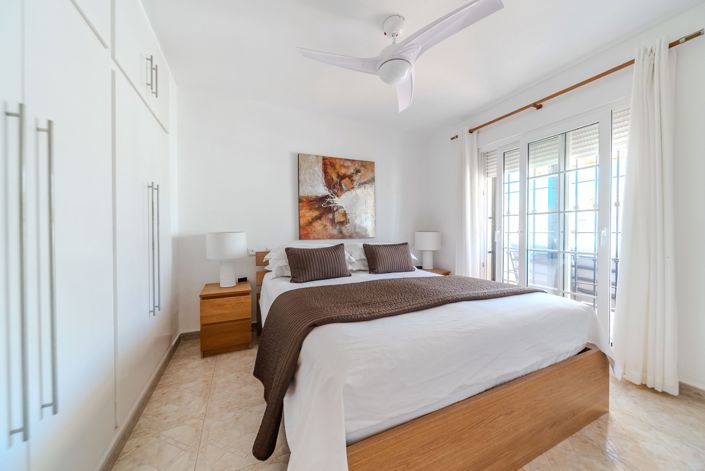 Image No.25-3 Bed Property for sale