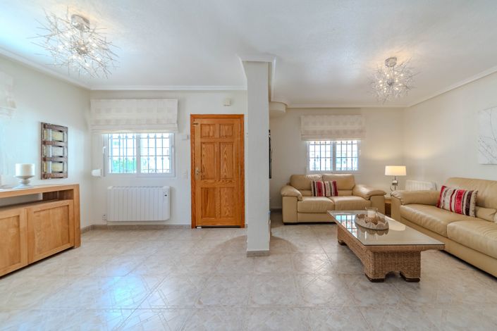 Image No.10-3 Bed Property for sale