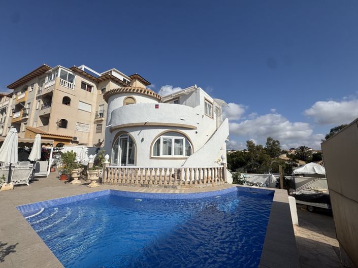 Image No.1-Villa de 4 chambres à vendre à Orihuela Costa