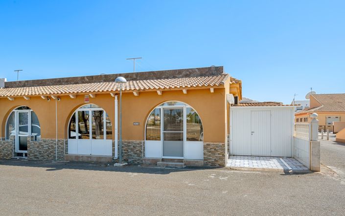 Image No.1-2 Bed House for sale