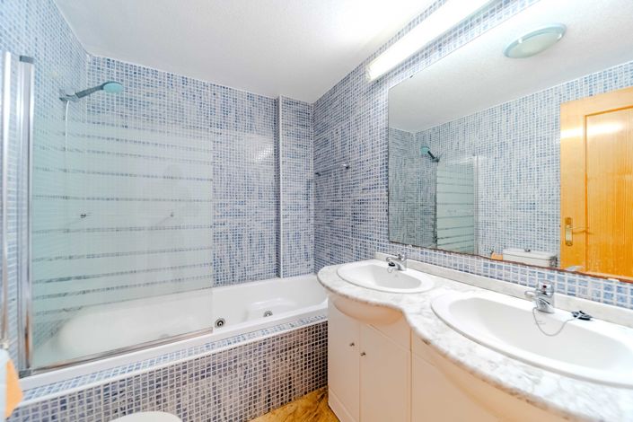 Image No.11-3 Bed Townhouse for sale