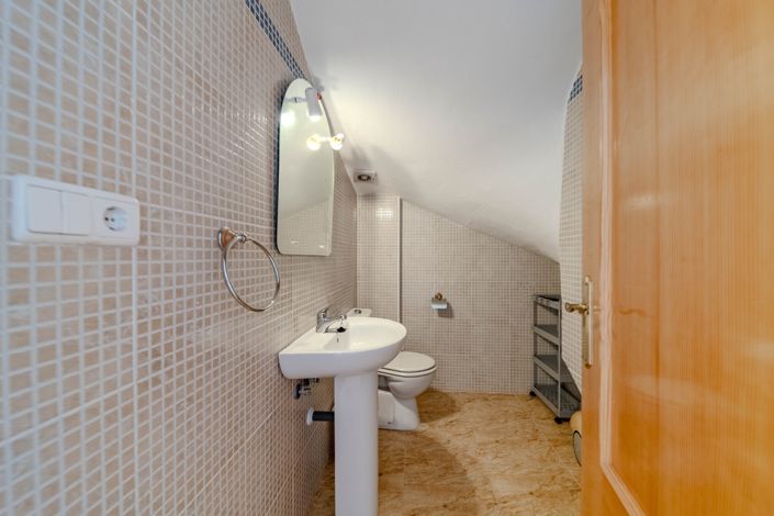 Image No.17-3 Bed Townhouse for sale