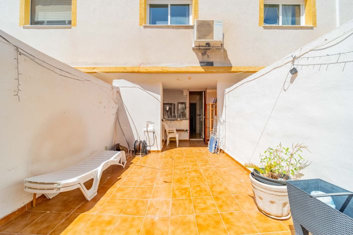 Image No.19-3 Bed Townhouse for sale