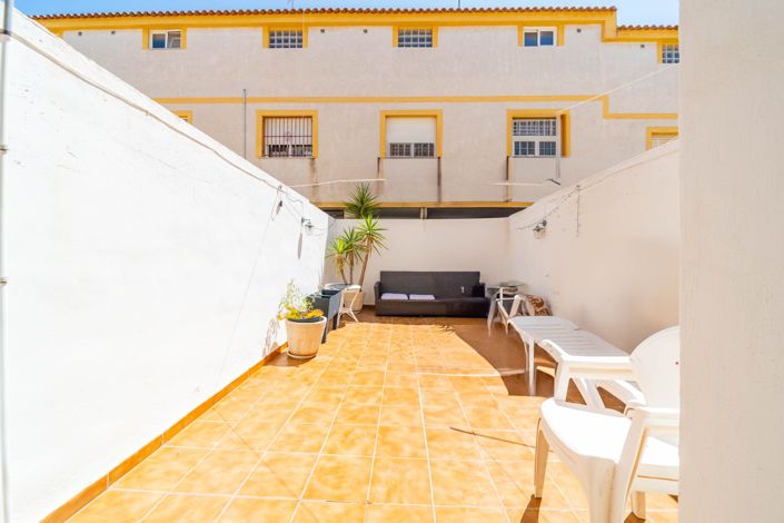 Image No.21-3 Bed Townhouse for sale