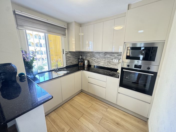 Image No.7-2 Bed Property for sale