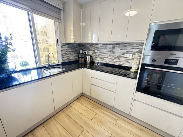 Image No.8-2 Bed Property for sale