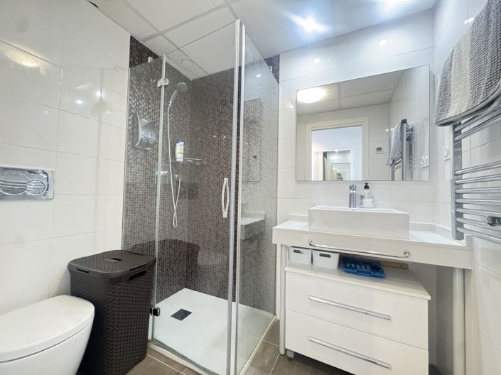 Image No.18-2 Bed Apartment for sale