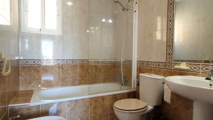 Image No.21-3 Bed Townhouse for sale