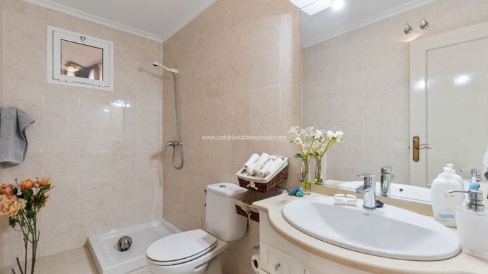 Image No.15-3 Bed Townhouse for sale