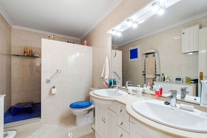 Image No.22-3 Bed Townhouse for sale