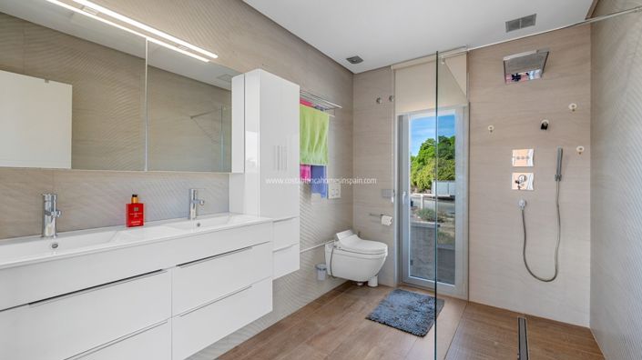 Image No.15-2 Bed Villa for sale