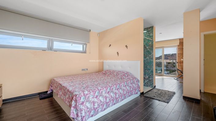 Image No.18-2 Bed Villa for sale