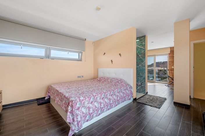 Image No.18-2 Bed Property for sale