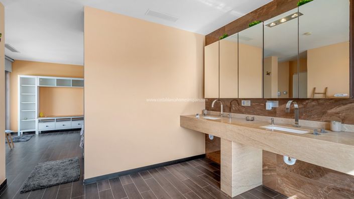 Image No.22-2 Bed Villa for sale