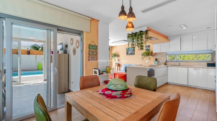 Image No.3-2 Bed Villa for sale