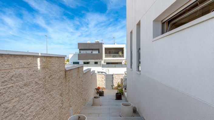 Image No.35-2 Bed Villa for sale