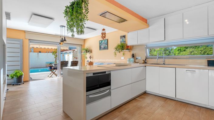 Image No.5-2 Bed Villa for sale