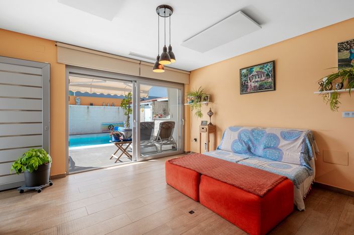 Image No.8-2 Bed Villa for sale