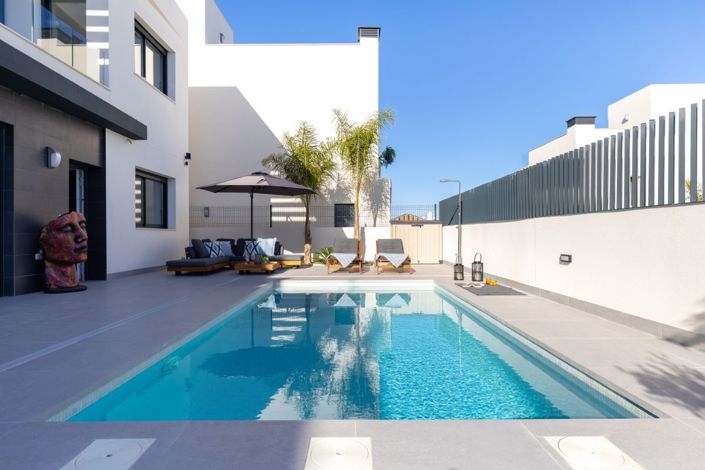 Image No.1-3 Bed Villa for sale