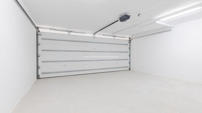 Image No.12-3 Bed Property for sale