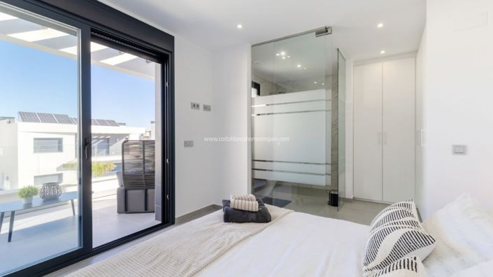 Image No.13-3 Bed Property for sale