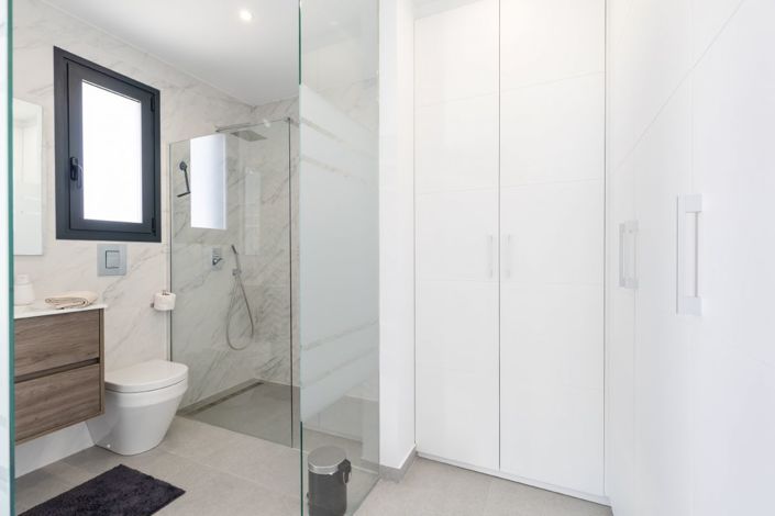 Image No.14-3 Bed Property for sale