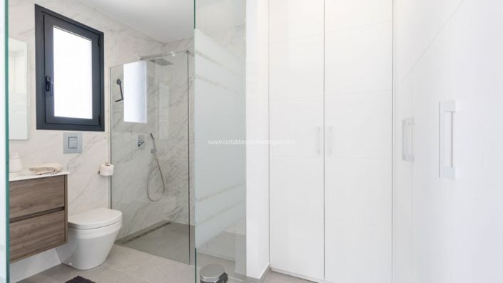 Image No.14-3 Bed Property for sale